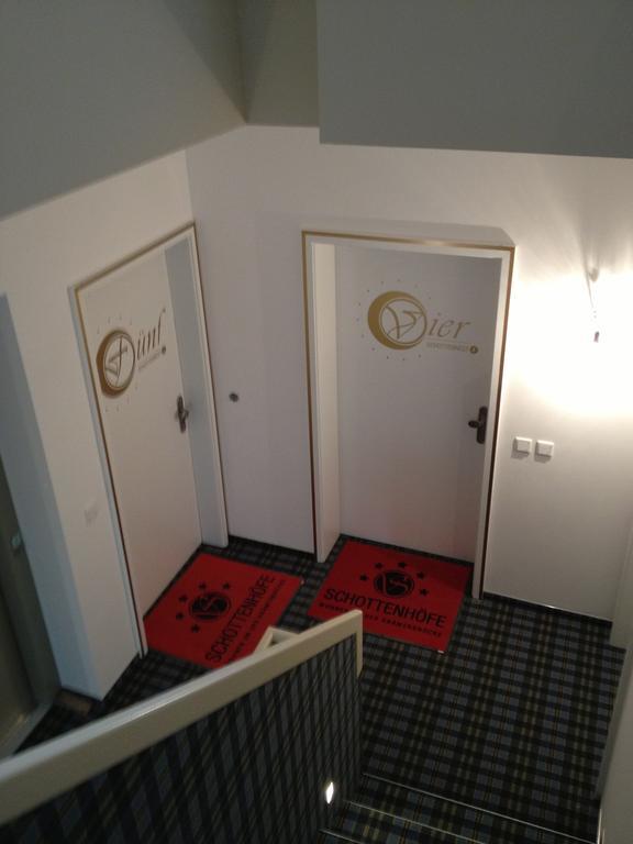 Schottennester Schlafen An Der Kraemerbruecke Erfurt Kültér fotó